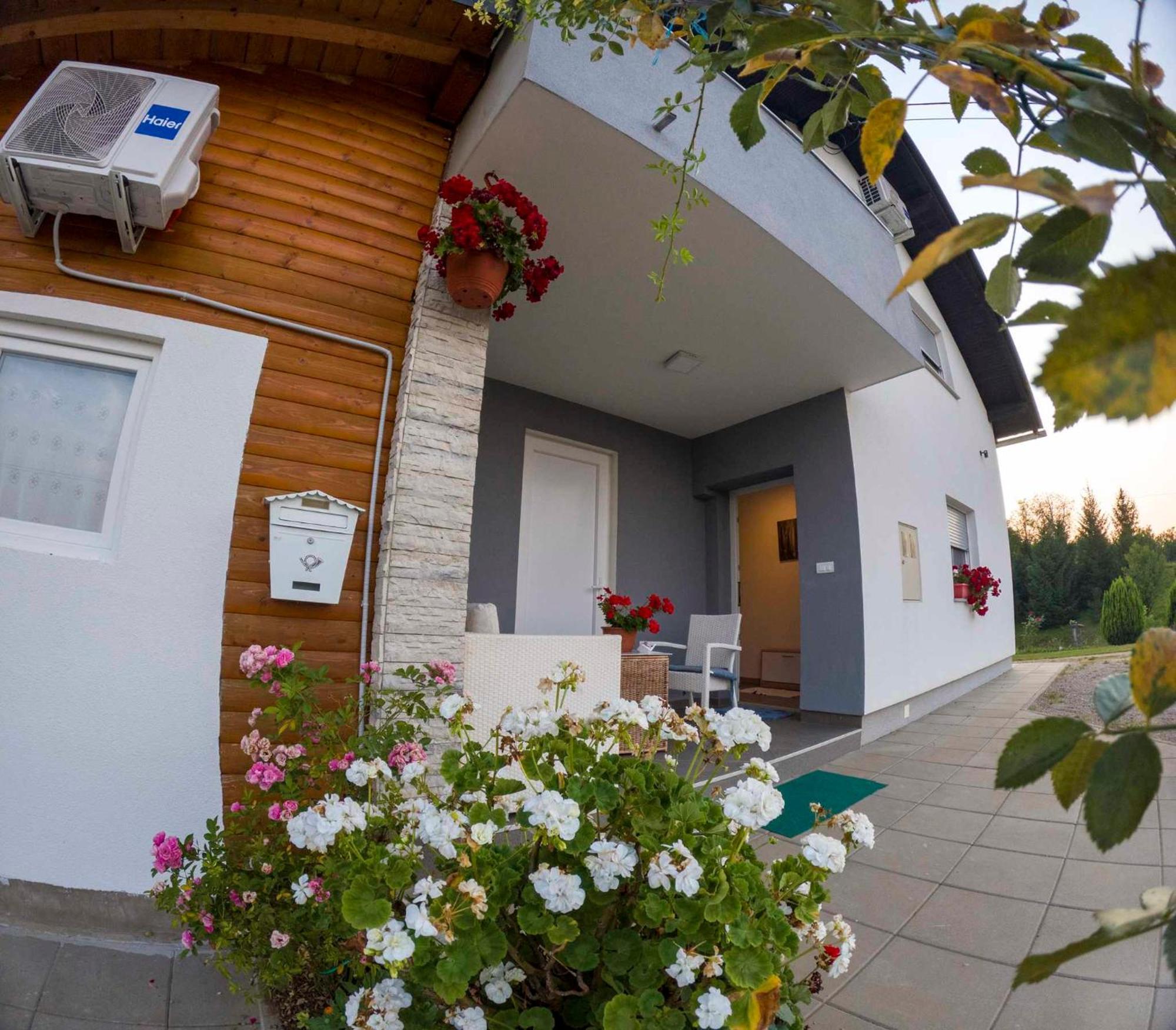 Apartment Nina Слунь Екстер'єр фото